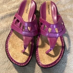 Like New✨Hush Puppies leather thongs.